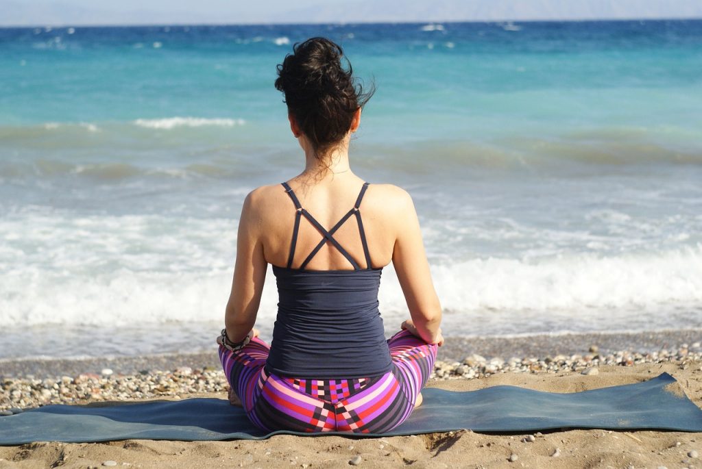 Mentaltraining einer jungen Dame am Strand!